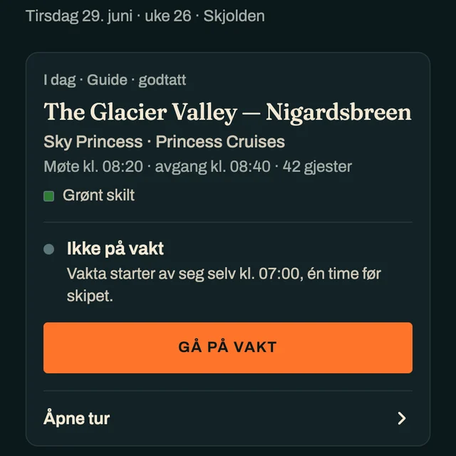 Guidens hjemskjerm i appen: dagens tur på et ekte anløp, møtetid og gjester. Ekte anløp, uten navn.