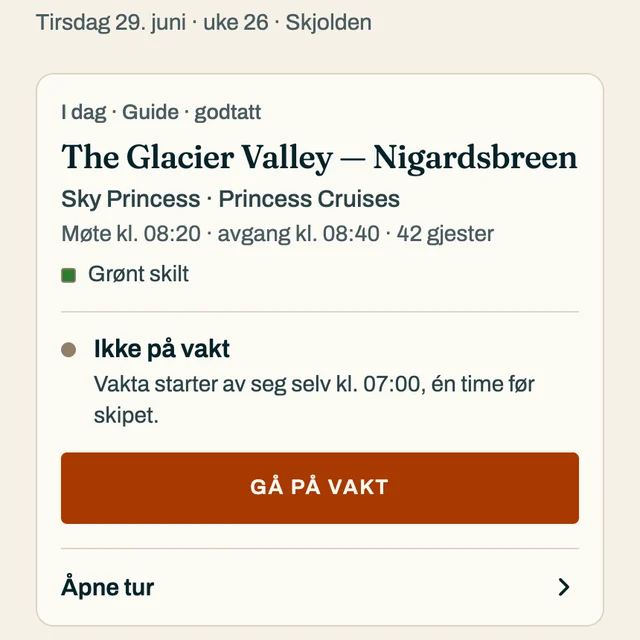 Guidens hjemskjerm i appen: dagens tur på et ekte anløp, møtetid og gjester. Ekte anløp, uten navn.
